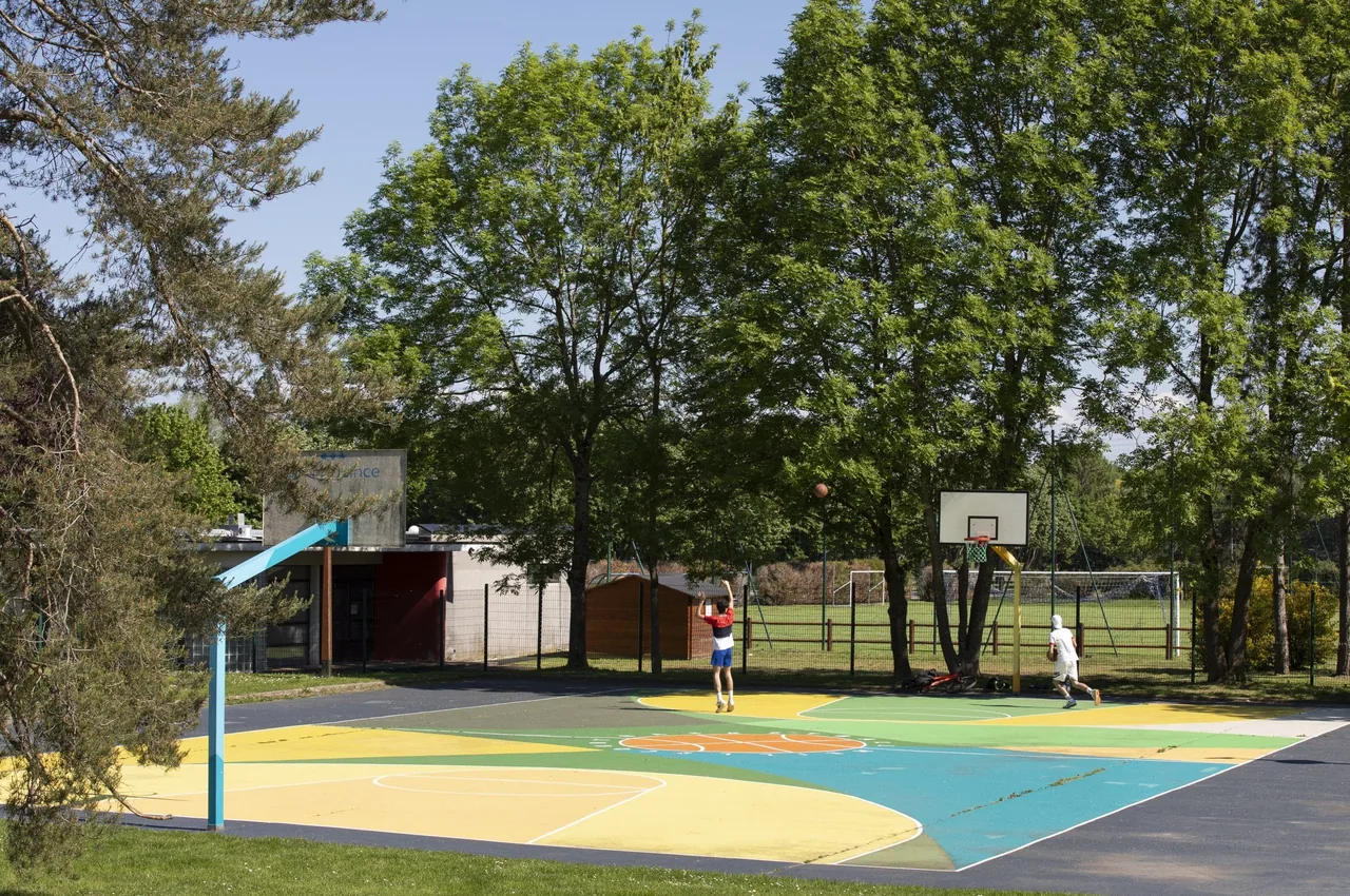 imgi_80_ville-de-heillecourt-terrain-basket1-scaled